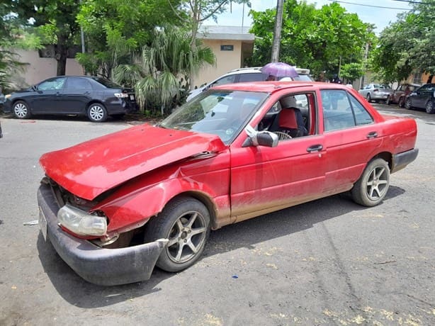 Aparatoso accidente vehicular en colonia de Veracruz