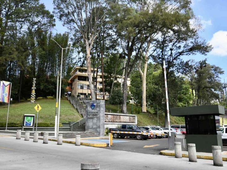 Estudiantes exigen a UV tramitar amparo contra recorte de becas del CONAHCYT