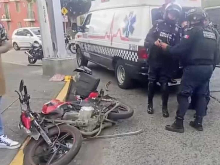 Motorrepartidor es arrollado en avenida Ávila Camacho, en Xalapa