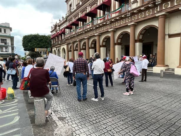 Con bloqueo, jubilados de Veracruz en pie de lucha por Seguro Institucional