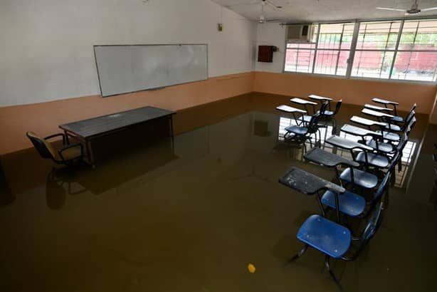 Inundación en primaria Luis Pasteur de Boca del Río destruye nuevos libros de texto | VIDEO
