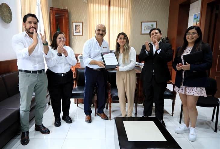 Entrega Xalapa el Premio Municipal de la Juventud 