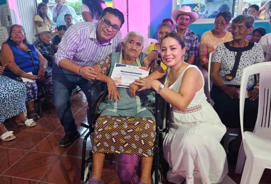 Celebran a adultos mayores en Úrsulo Galván previo al Día del Abuelo