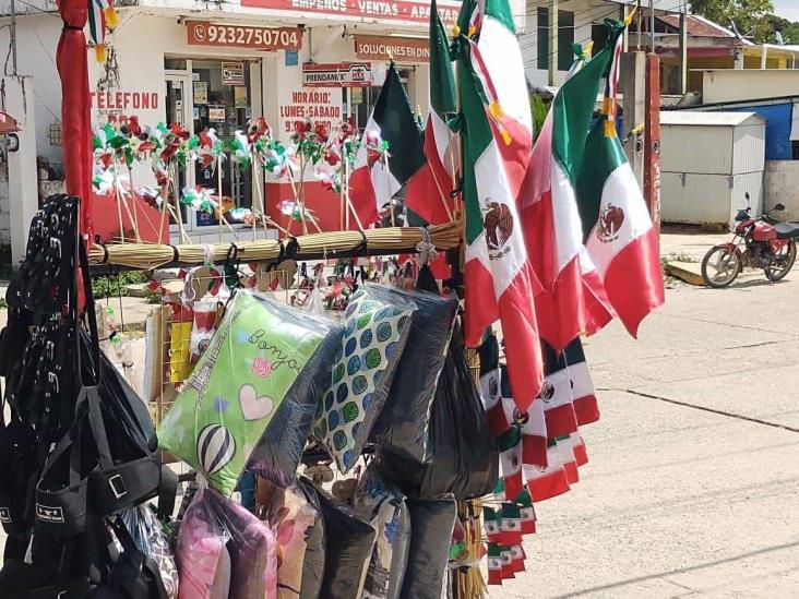En Xalapa, permisos temporales para venta de artículos patrios
