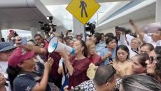 Claudia Sheinbaum aterriza en el puerto de Veracruz: Nos va a ir bien en las encuestas