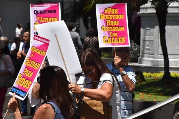 Protestan en Orizaba contra libros de texto