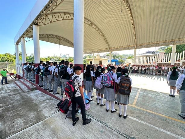 Más de 32 mil estudiantes comienzan nuevo ciclo escolar en Poza Rica