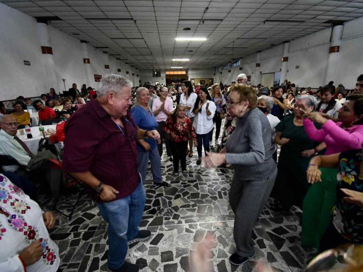 Adultos mayores no son el pasado, siguen construyendo el futuro: Manuel Huerta