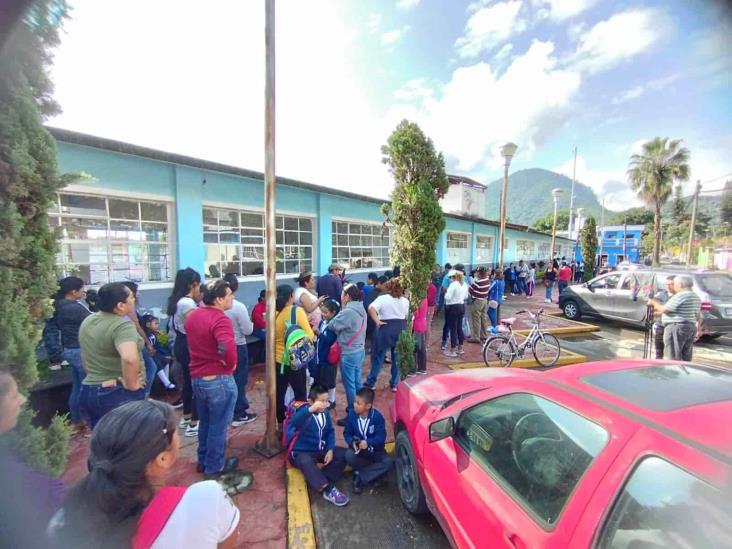 Toman escuela de Ixtaczoquitlán por falta de aulas y horas de clase (+Video)