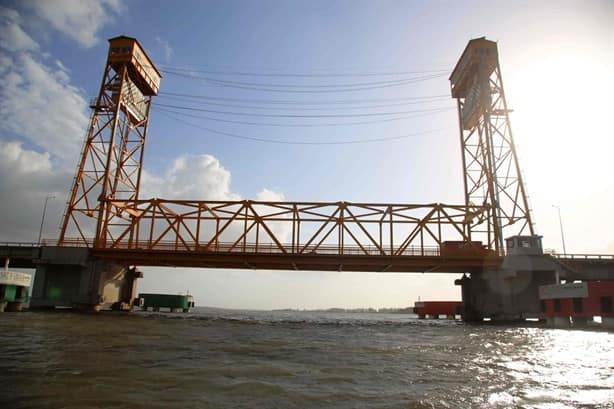 Puente Coatzacoalcos 1 de nuevo con daños: exigen acción inmediata de SIOP