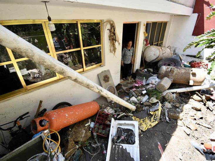 ¡Al filo de la tragedia! Familia de Xalapa casi es sepultada tras torrenciales lluvias (+Video)