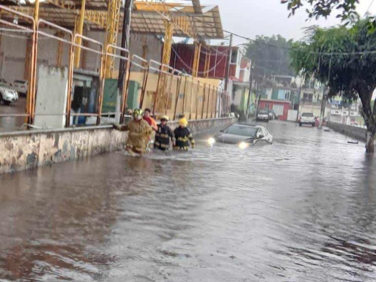 Lluvia no da tregua a Xalapa; nuevamente hay calles inundadas