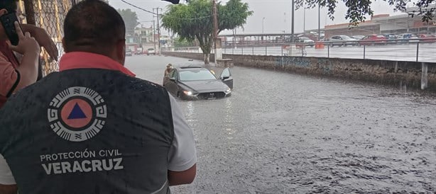 Lluvia no da tregua a Xalapa; nuevamente hay calles inundadas