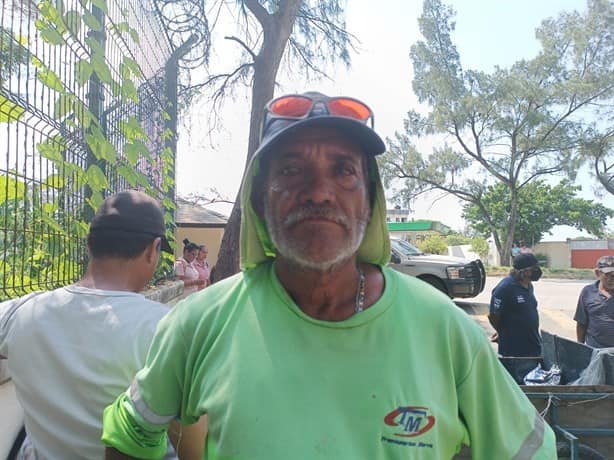 Regulo Reyes, 60 años pescando en Playa Norte, hoy fue retirado de esta zona