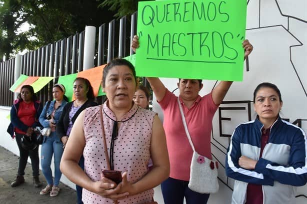 Ante falta de maestros, padres de familia toman secundaria de Ixtaczoquitlán (+Video)