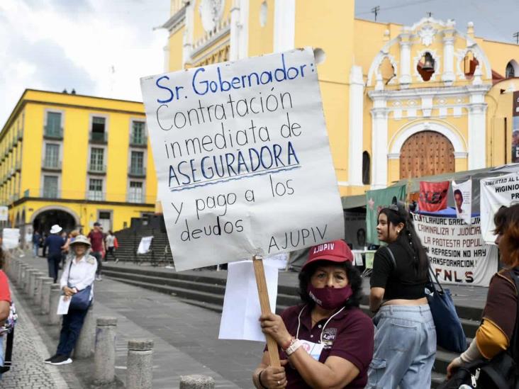 Jubilados de Veracruz siguen en lucha para lograr seguro institucional