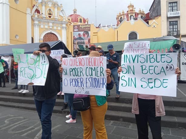 Sin becas ni apoyos: alumnos de la Universidad Intercultural se manifiestan en Xalapa (+Video)