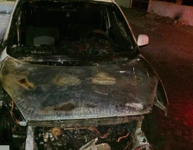 Taxista se queda dormido y se le incendia unidad en Veracruz