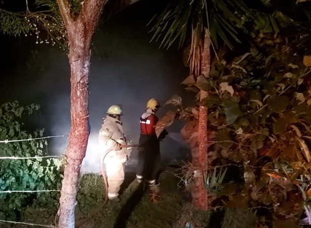 Incendio en predio causa alarma en habitantes de Misantla