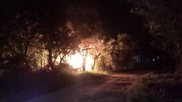 Incendio en predio causa alarma en habitantes de Misantla