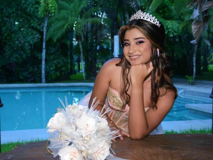 Yatziri Ramírez Alvízar se convierte en bella quinceañera