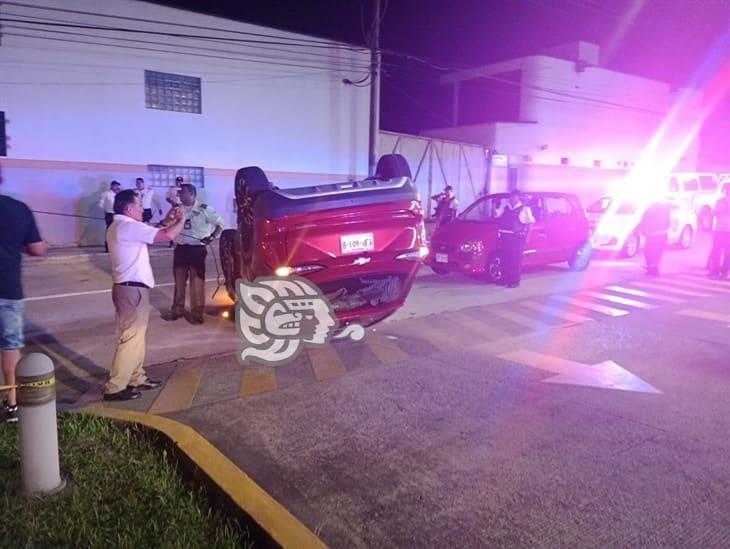 Chocan taxi y camioneta del año en Orizaba ¡Encontronazo!