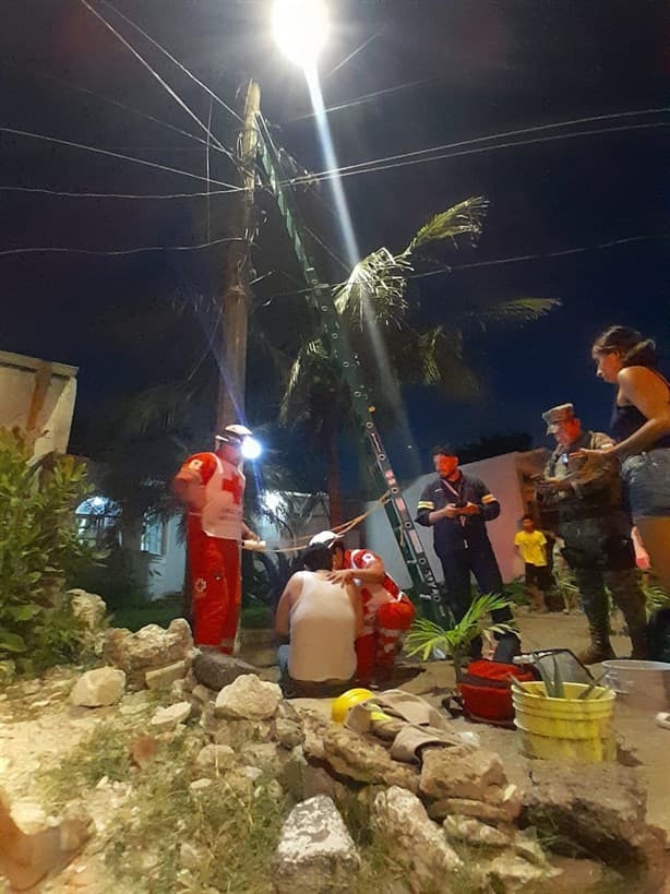 Trabajador de televisión por cable cae de escalera en colonia Predio IV, en Veracruz