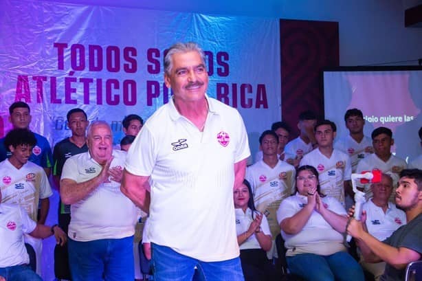 Presentan equipo de fútbol Atlético de Poza Rica