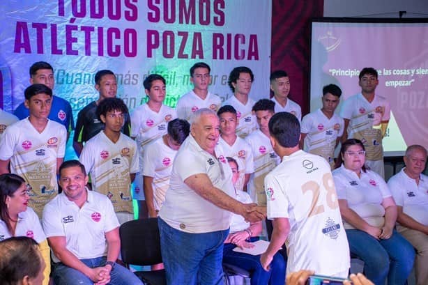 Presentan equipo de fútbol Atlético de Poza Rica
