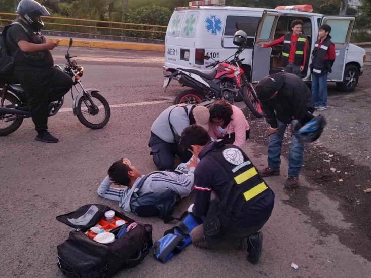 Derrapan motociclistas en colonia Casa Blanca de Xalapa