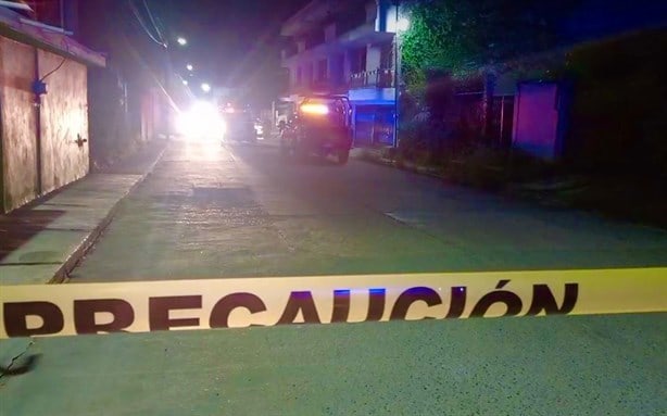 A balazos, atacan a taxista en calles de Poza Rica