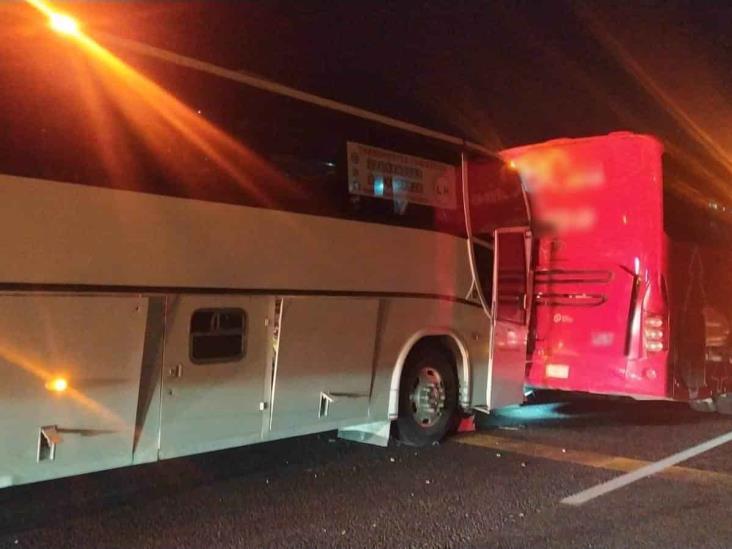 Chocan autobuses sobre la Puebla-Orizaba; 4 lesionados