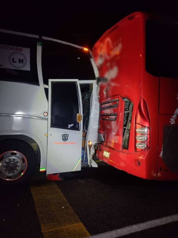 Chocan autobuses sobre la Puebla-Orizaba; 4 lesionados