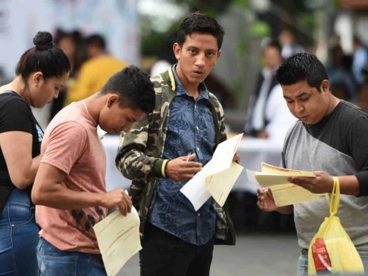 Profesionistas emigran de Veracruz por falta de empleo: CROM