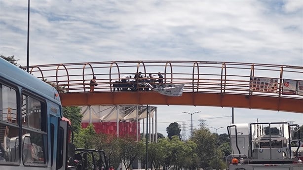 Drama en el puente: mujer trans es rescatada en Xalapa tras intento de suicidio