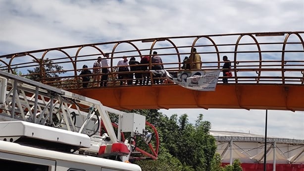 Drama en el puente: mujer trans es rescatada en Xalapa tras intento de suicidio