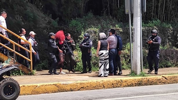 Drama en el puente: mujer trans es rescatada en Xalapa tras intento de suicidio