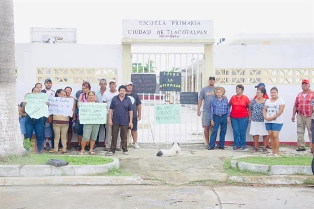 Padres de familia exigen la destitución de supervisora escolar en Tlacotalpan