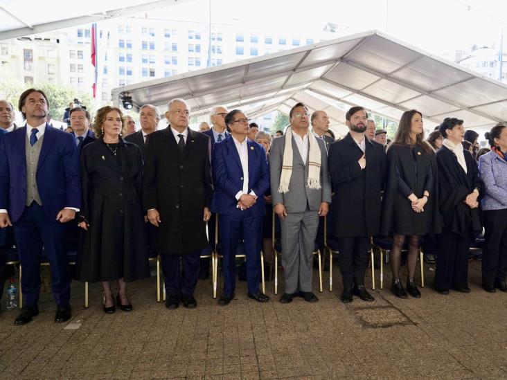 AMLO firma Compromiso de Santiago en Chile