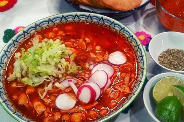 ¿Celebrarás el 15 con pozole? Esto es lo que cuesta preparar uno en Xalapa