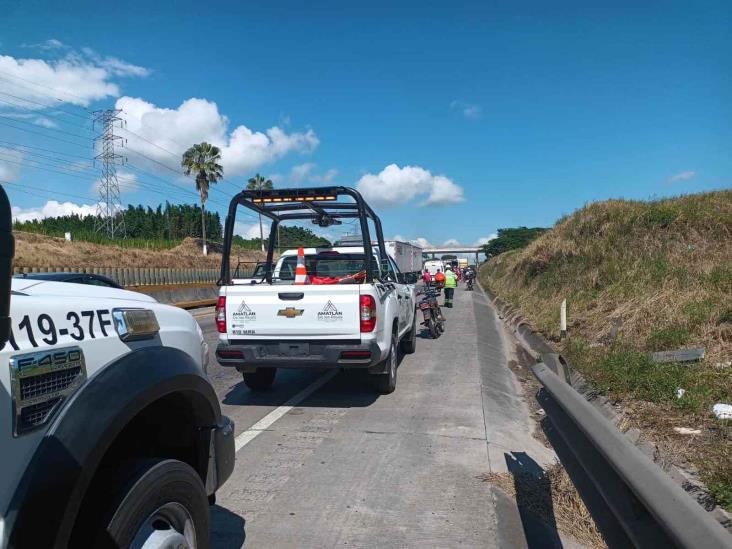 Motociclistas son golpeados por auto fantasma en la Córdoba-Veracruz