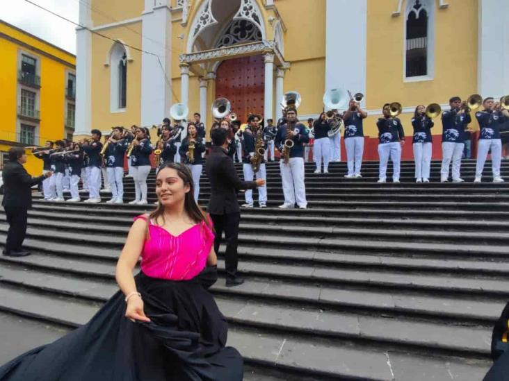 Sorprende Cobaev con flashmob en Catedral de Xalapa (+Video)