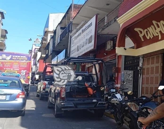 Sujetos hacen hoyo para robar en una tienda de empeños en Córdoba