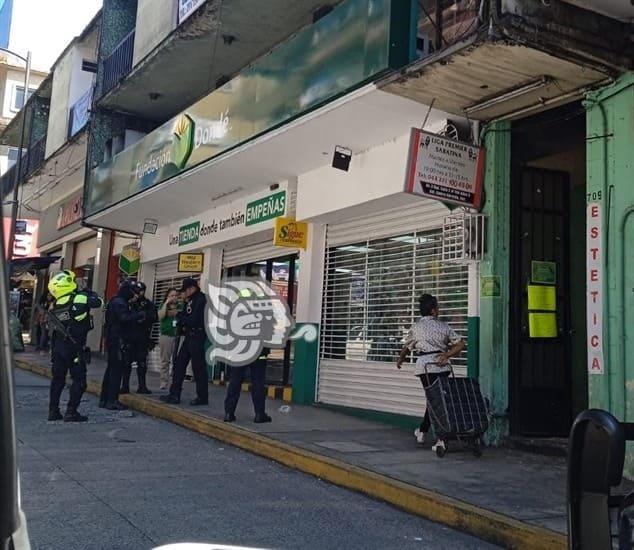 Sujetos hacen hoyo para robar en una tienda de empeños en Córdoba