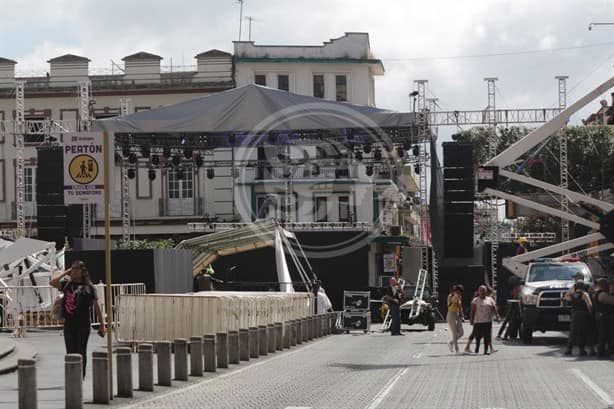 Ultiman detalles para fiesta mexicana en el centro de Xalapa