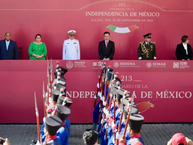 En Xalapa, realizan desfile por la Independencia de México (+Video)