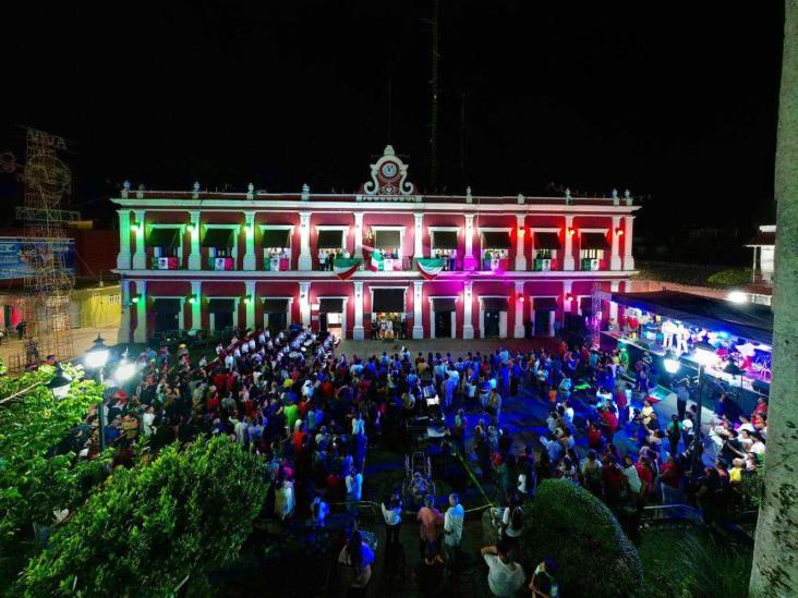 Javier Hernández Candanedo encabeza Grito de Independencia en Misantla