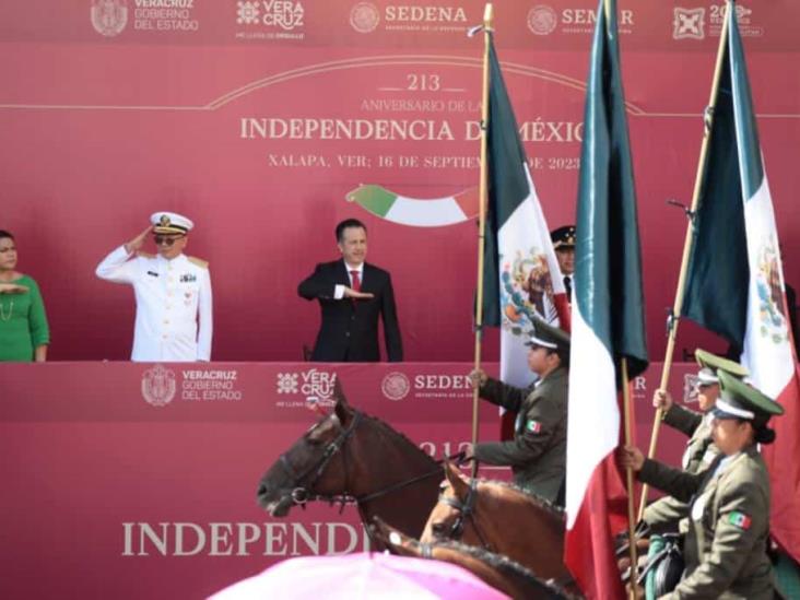 En Xalapa, realizan desfile por la Independencia de México (+Video)