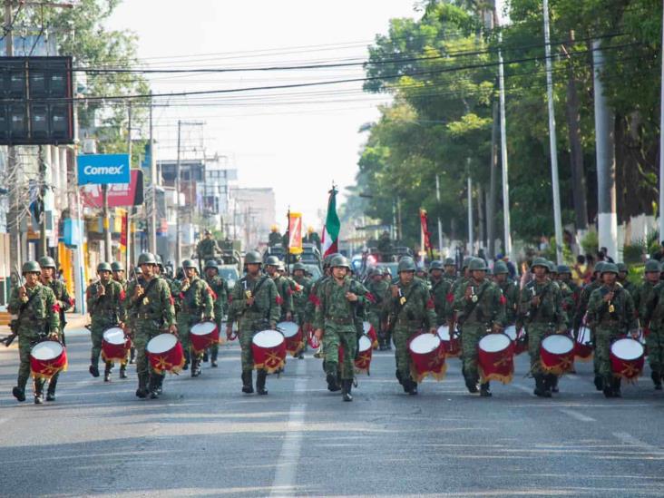 Poza Rica: Más de 2 mil participaron en desfile por la Independencia