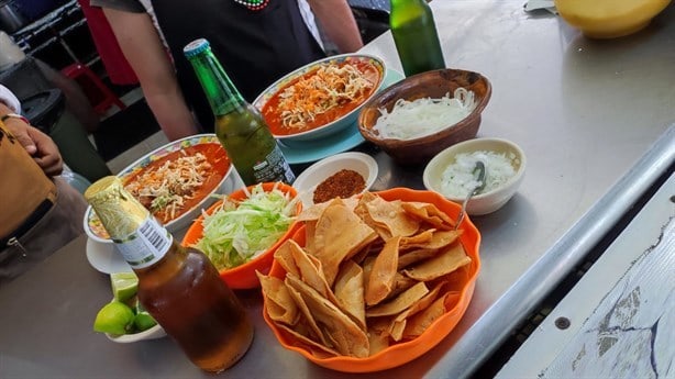 Doña Elizabeth; 35 años preparando pozole para los xalapeños